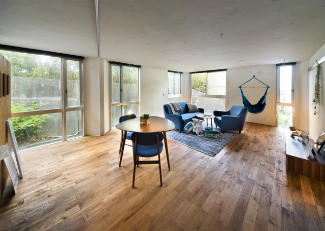 imagine house/大きな窓から見渡す室内