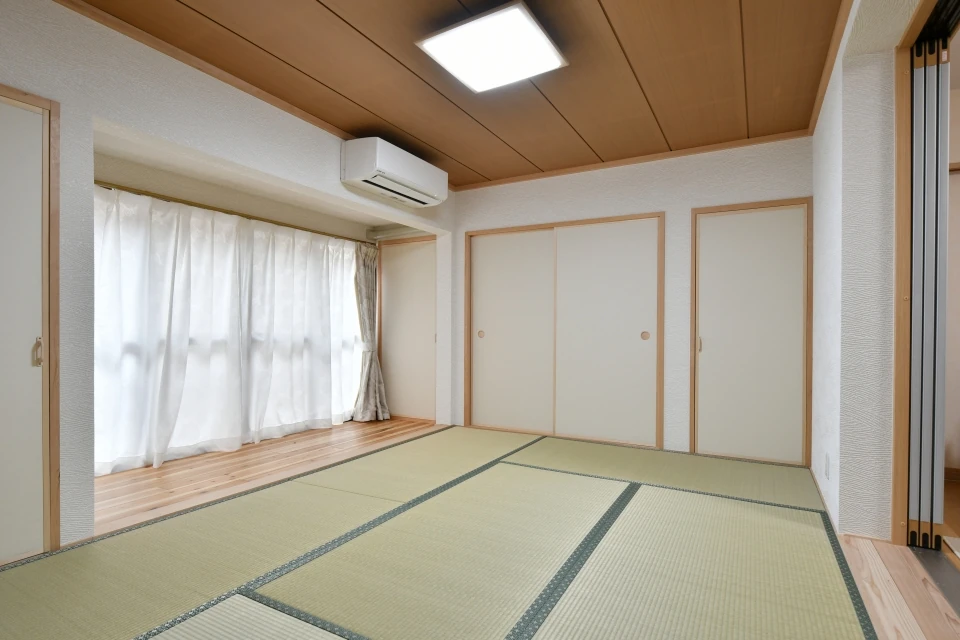 O様邸 思い出がつまったご実家リフォーム/窓に面した和室
