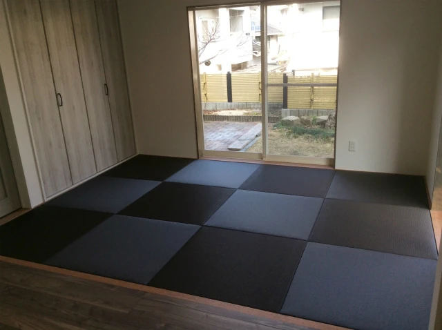 中古住宅リノベーション“続き3間を開放感のある広々LDKへ”／窓に面した畳の部屋