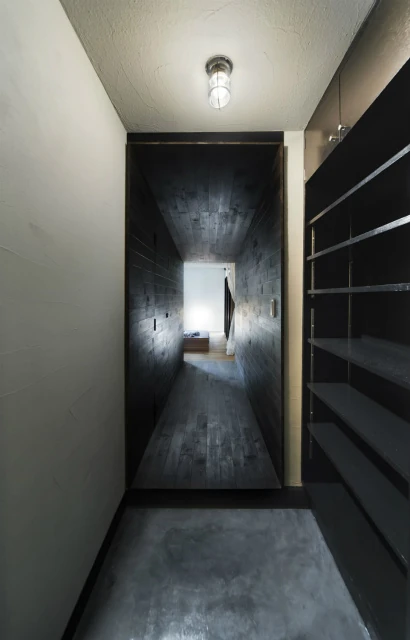 imagine house/細長い玄関と収納